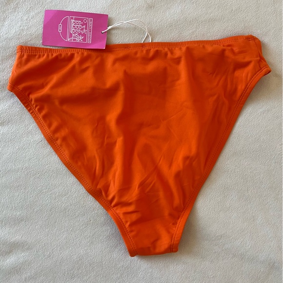 Liberty & Justice Extra High Leg Super Cheeky Bikini Bottom + Underwire Top Set - Picture 6 of 8